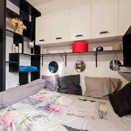 Appartement Moderne A Loubet 45 M² Terrasse Amenagee *