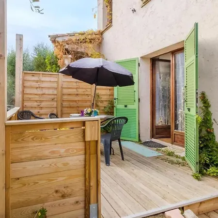 Moderne A Loubet 45 M² Terrasse Amenagee *